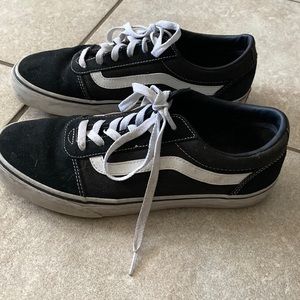 COPY - Men’s Van skate shoes. Great condition. One little flaw seen in last pho…